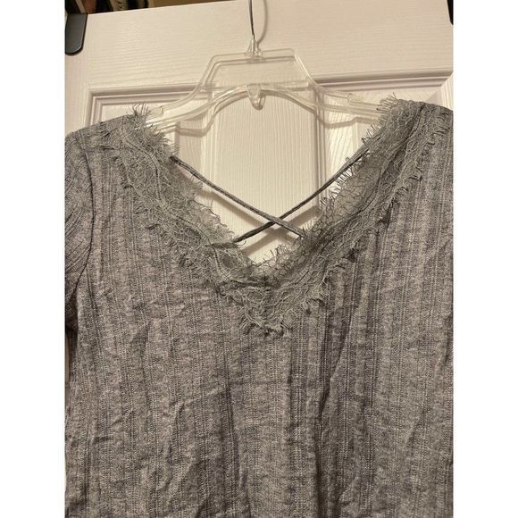 Almost Famous gray sweater - Picture 4 of 4